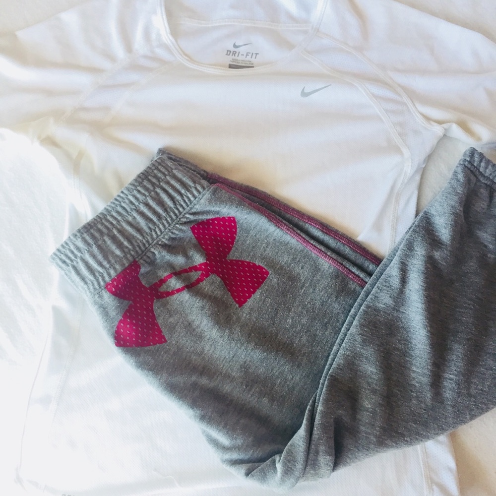 Under Armour: Crop grey sweats.